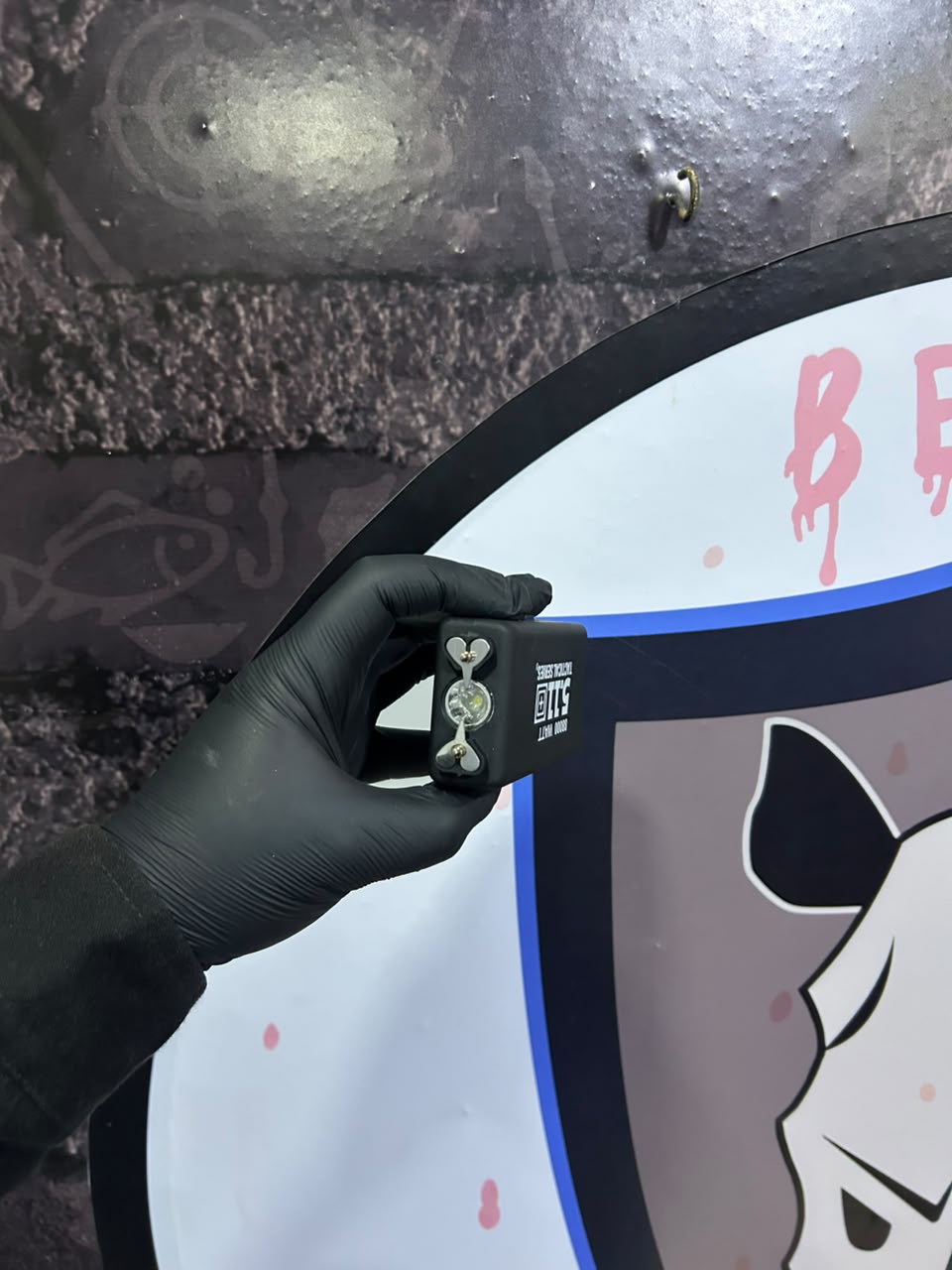 Taser / Linterna Táctica 5.11 (88000 WATT)