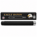 Eagle Baton táctico 65 cm fino plateado con empuñadura negra texturizada tipo diamante y extremo metálico plateado, junto a caja negra de presentación premium marca Eagle