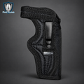 Funda interna táctica para revólver marca Sigilo en tejido sintético negro con costuras reforzadas, clip posterior rígido de cuero negro y etiqueta Sigilo lateral, vista de perfil sobre fondo gris, logo PaD Guns
