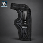 Funda interna táctica para revólver marca Sigilo en tejido sintético negro con costuras reforzadas, clip posterior rígido de cuero negro y etiqueta Sigilo lateral, vista de perfil sobre fondo gris, logo PaD Guns
